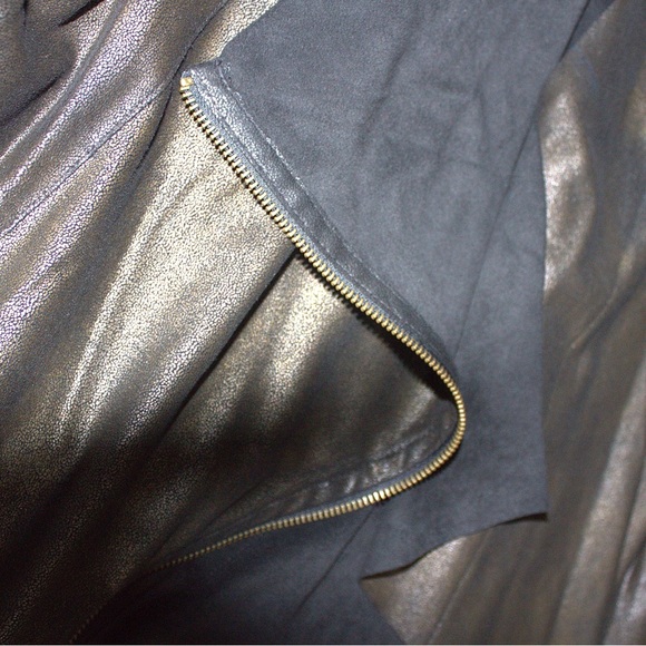 Kingston Grey Jacket. Black/Green color. Cross body zip up. - Picture 3 of 3